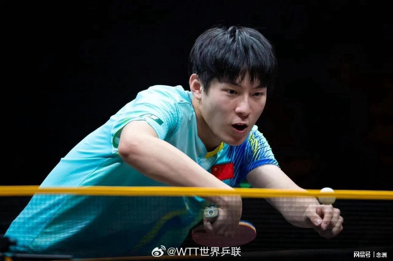 19岁温瑞博怒摔毛巾：我脑子里装的全是浆糊，这球咋接啊？没有办法